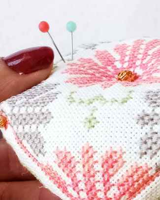 Sun Stich Studio - Patrones de biscornu y punto de cruz únicos y elegantes
